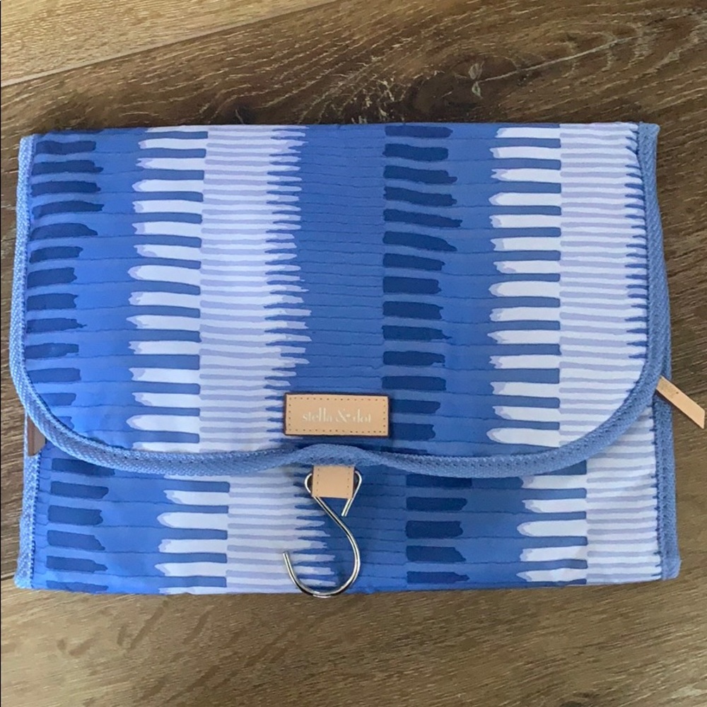 EUC Stella & Dot Ikat travel organizer